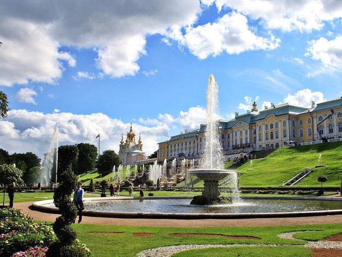 Escursione al Palazzo Reale e al parco delle fontane di Peterhof - In Russia con Max