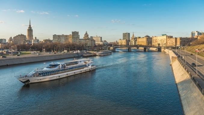 Navigare sulle acqua gelate del fiume Moscova - Incoming Russia tour operator 